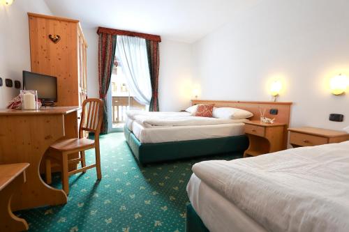 3 twin beds
