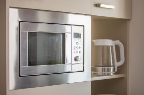 Kitchen, TRIO Apartment Hotel Berlin in Marzahn