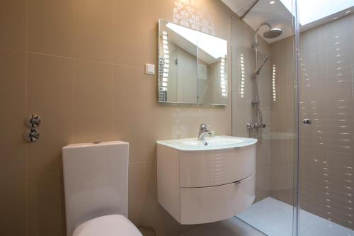 Adrion Aparthotel - image 2