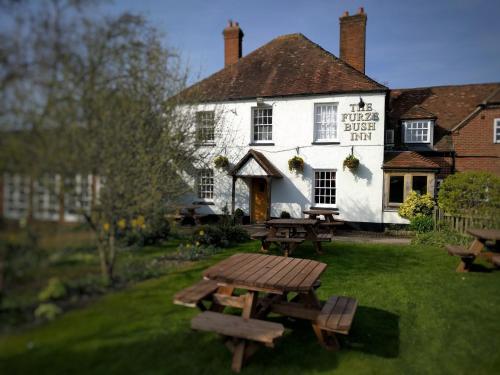 The Furze Bush Inn - Hotel - Newbury