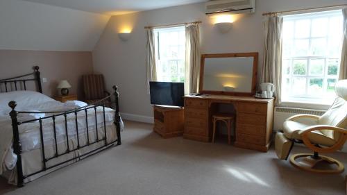 The Furze Bush Inn - image 12