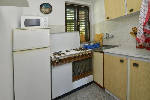 廚房, Villa Funtana in 馮塔納