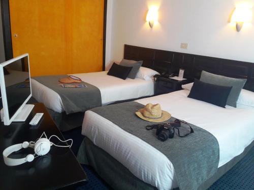 2 twin beds