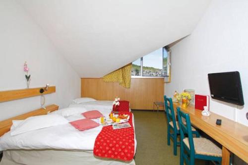 1 double bed