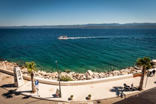Luxury Seaside Apartments - image 4