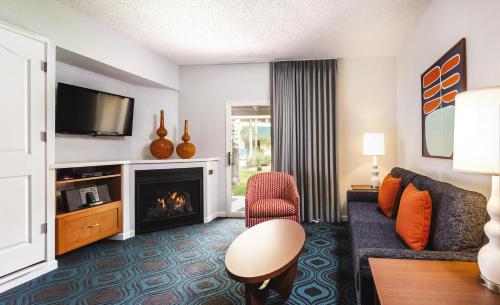 One-Bedroom Condo image 2