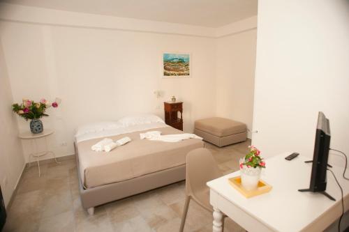 Deluxe Triple Room image 3