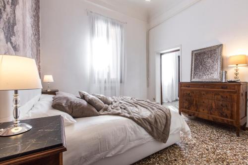 Rialto Design Boutique Apartment - image 6