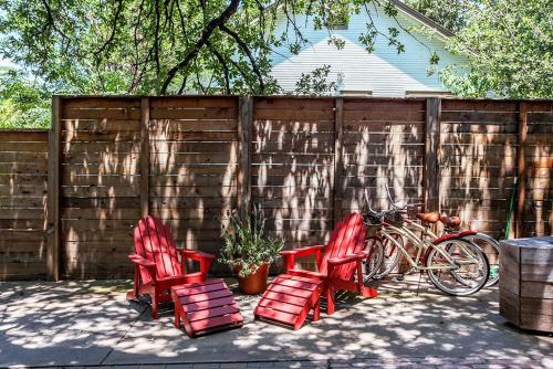 Tiny House Downtown in Walkable Location thumb 4