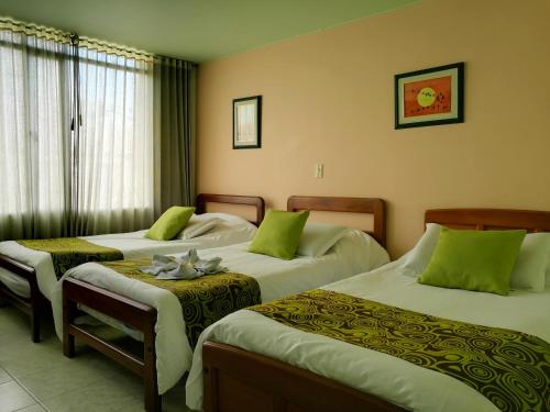 1 double bed, 1 twin bed