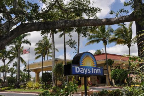 Days Inn by Wyndham Florida City - image 3