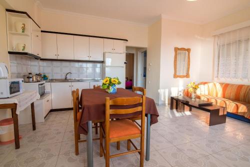 Faros Apartments - image 3