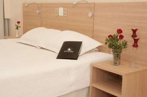 Hotel Jangadeiro Hotel Jangadeiro is conveniently located in the popular Boa Viagem area. The property offers a high standard of service and amenities to suit the individual needs of all travelers. Service-minded staf