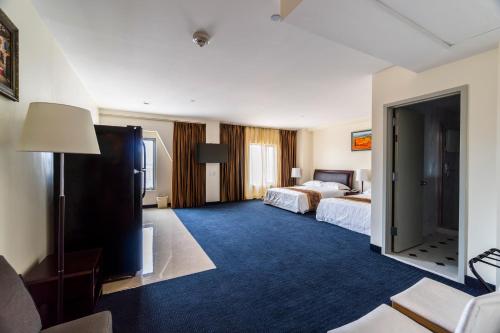 2 queen beds