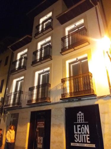  LEÓN SUITE Urban Studios, Pension in León