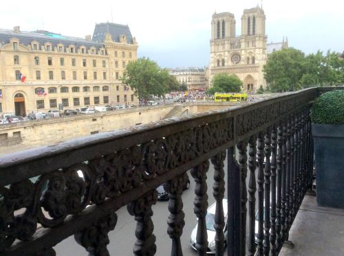 Two Bedroom Luxury Apartment - Balcony with View of Notre Dame
