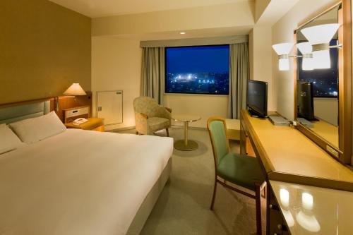 Double Room (Check-in after 21:00 & Check-out by 10:00)