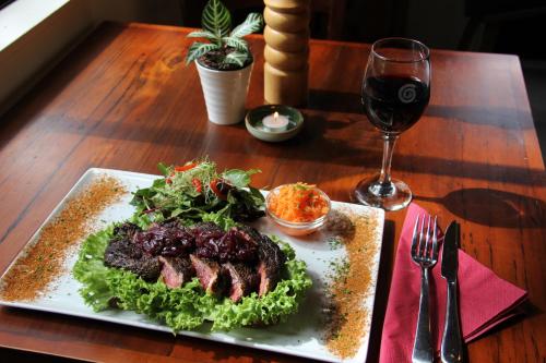 Food and beverages, Rapaura Water Gardens Boutique Accommodation in Thames