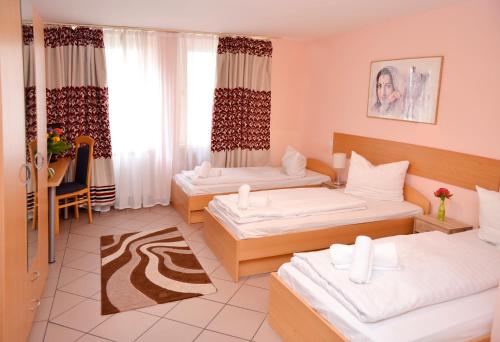 Crown Hotel - image 5