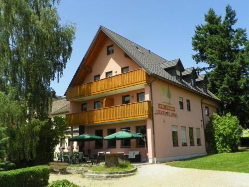 Landhotel Steigerwaldhaus - Hotel - Burghaslach