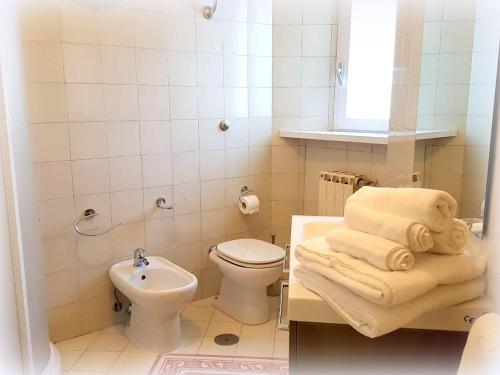 One-Bedroom Apartment image 3