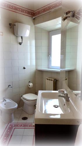 One-Bedroom Apartment image 2