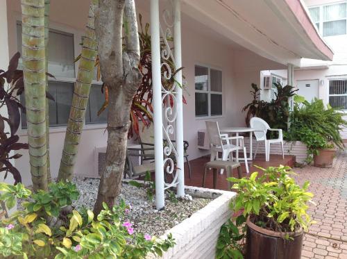 Birch Patio Motel - 출입구