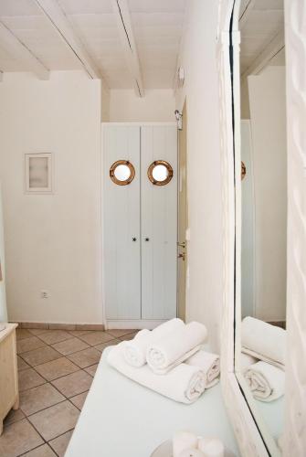 Altana Boutique Hotel Room Type - Twin Room with Side Sea View