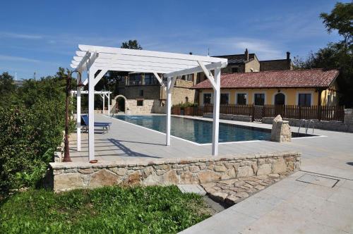 Peldbaseins, Agriturismo La Dimora dei Cavalieri in Vaglio Basilicata
