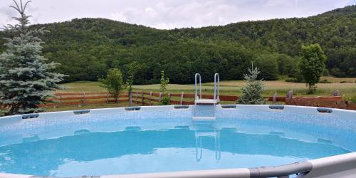 Peldbaseins, Chalet Sanjam Liku in Klanac