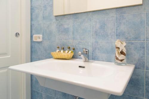 Double Room with Private Bathroom image 7