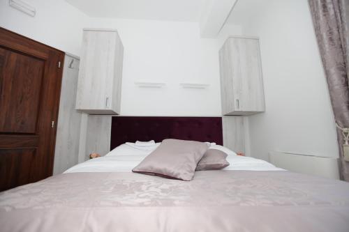 Apis Hotel - image 4