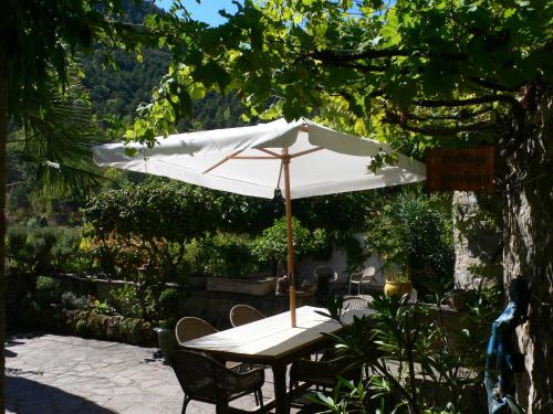 花園, 佩爾洛隱士酒店 (Ermitage de Peyreleau) in 佩雷洛