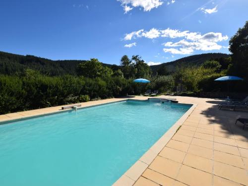 Former coach house in a castle with park garden large swimming pool in Ardeche gîte à louer Désaignes