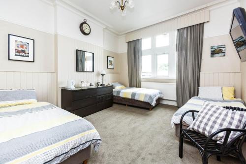 Triple room, shared bathroom, 3 beds