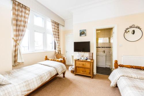 Twin room, private bathroom