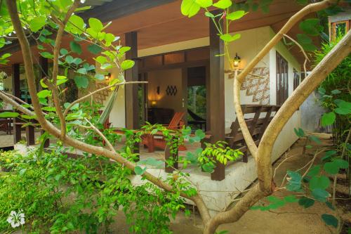 Balcony/terrace, Seaflower Bungalows in Haad Chao Phao