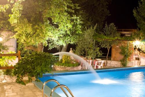 Peldbaseins, Antica Trattoria Bacco in Circello