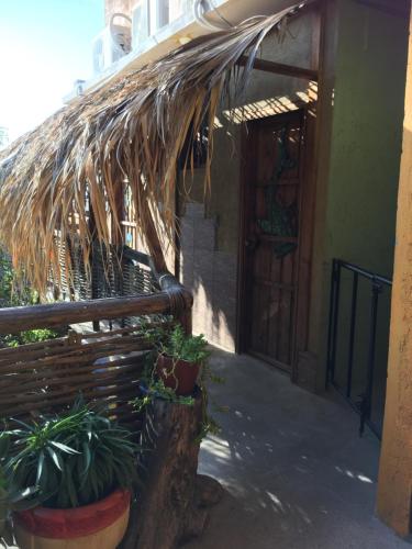 숙소 외관, Pension Baja Paradise in 라파스