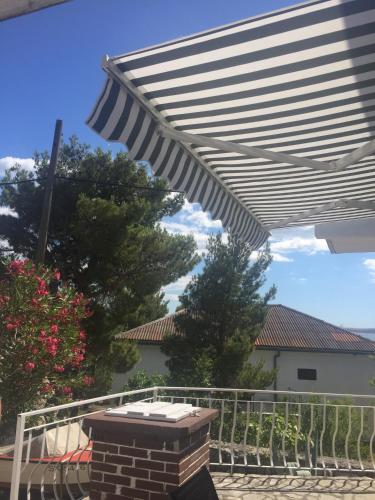  Apartments Vedrana in Šibuljina