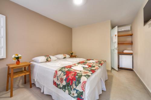 Pousada Jangadeiro Jangadeiro Hotel is conveniently located in the popular Porto Seguro area. The property has everything you need for a comfortable stay. Service-minded staff will welcome and guide you at Jangadeiro Ho