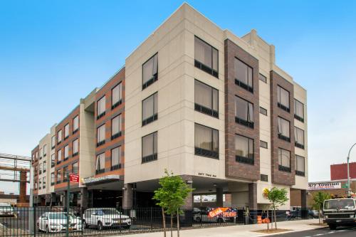 Comfort Inn & Suites Near Stadium