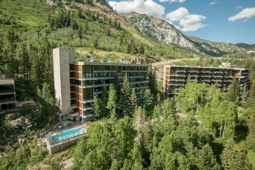 Inn at Snowbird - Hotel - The Cliff Lodge