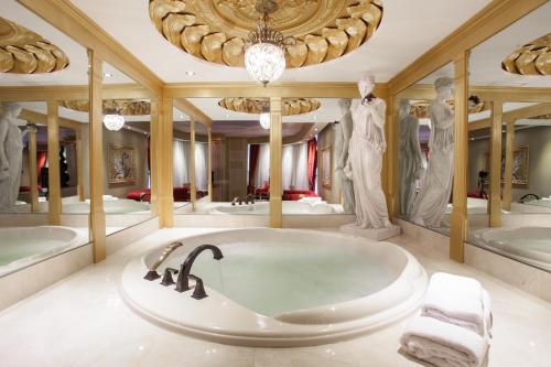 Fantasyland Hotel In Edmonton Canada 1000 Reviews Price From 151 Planet Of Hotels Fantasyland Hotel In Edmonton Canada 1000 Reviews Price From 151 Planet Of Hotels