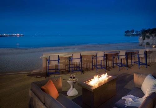 ชายหาด, ดรีม อินน์ ซานตา ครูซ (Dream Inn Santa Cruz) in ซานตา ครูส (CA)