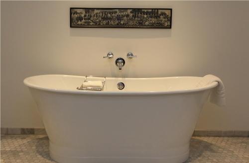 The Vagabond's House Boutique Inn - 화장실