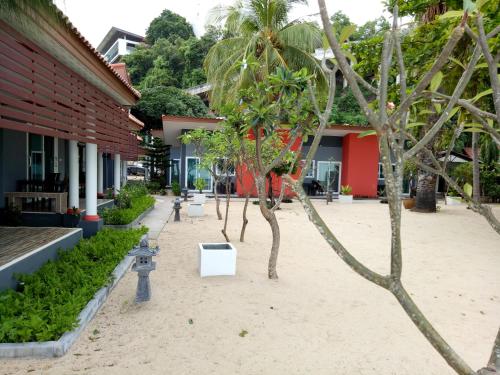 Maenam Villa Hotel - 출입구