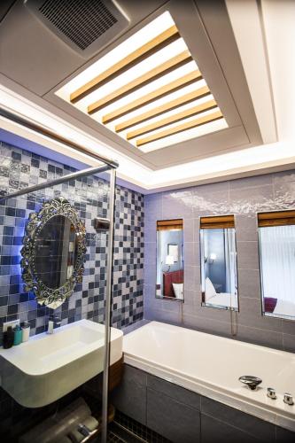 Bathroom, Dreamer Boutique Hotel in South Beach