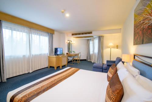 room detail thumbnail 1