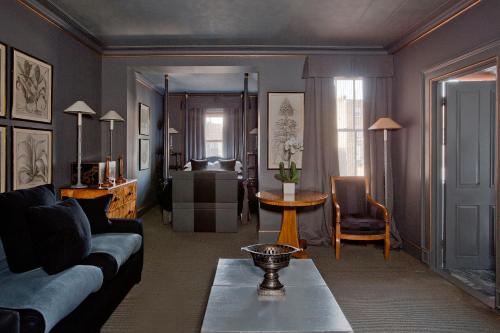 103303900 Blakes Hotel